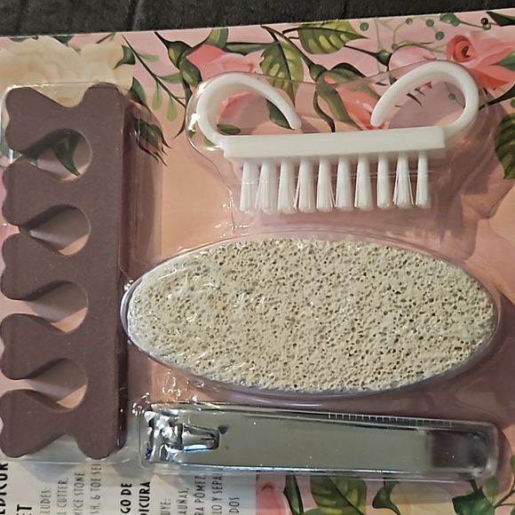 Glamafied 4 PC Premium Pedicure Set Nail Cutter Pumice Stone Brush Toe Seperator - Picture 3 of 5